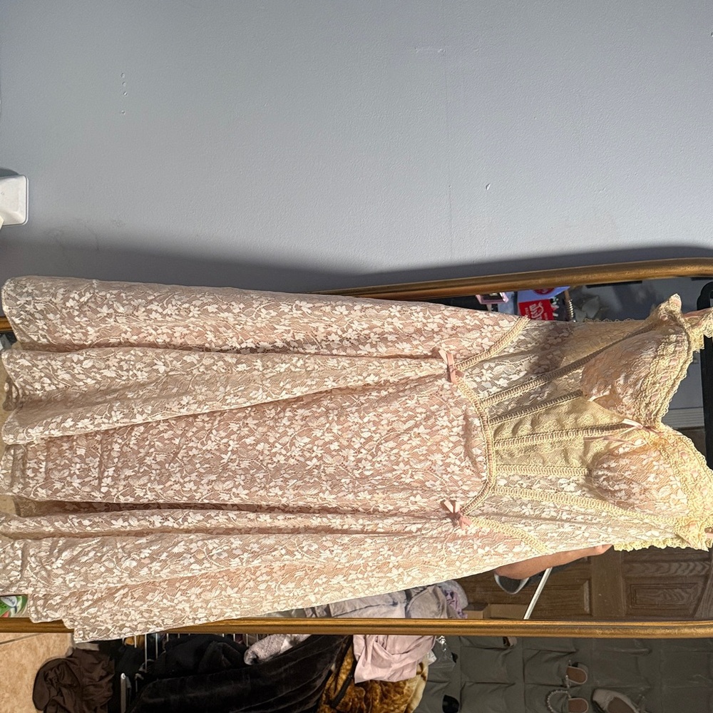 Romantic Lace-Trim Midi Dress in Light Pink